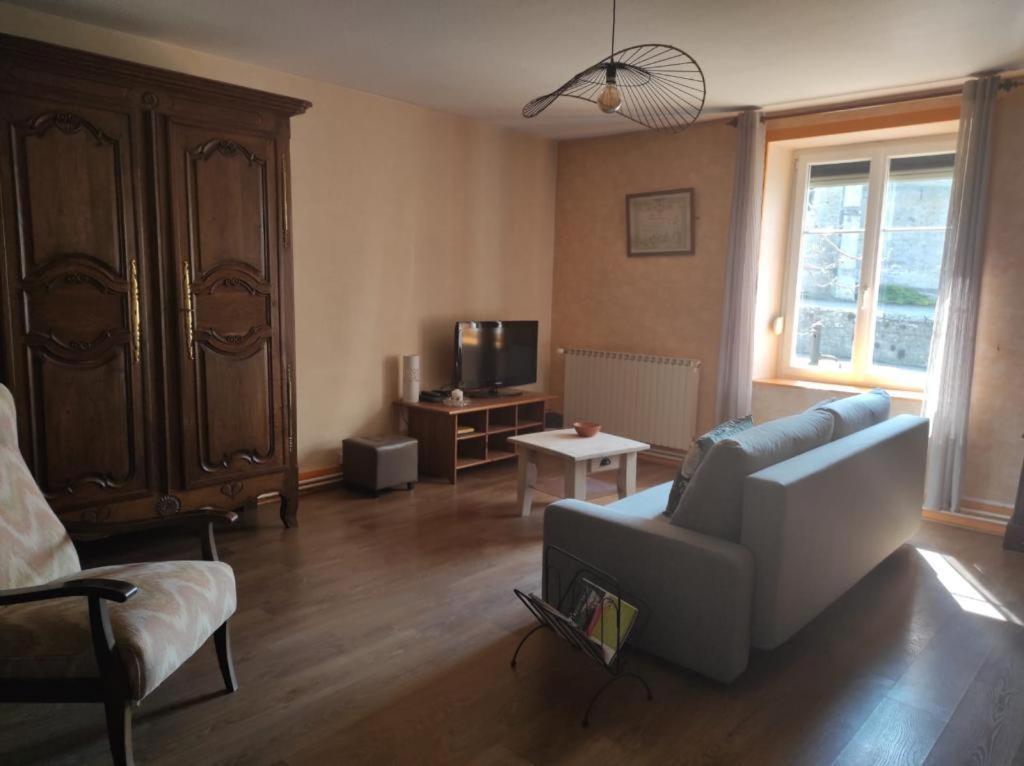 Gite Chez L'Oncle Jules Velesmes-Echevanne Zewnętrze zdjęcie